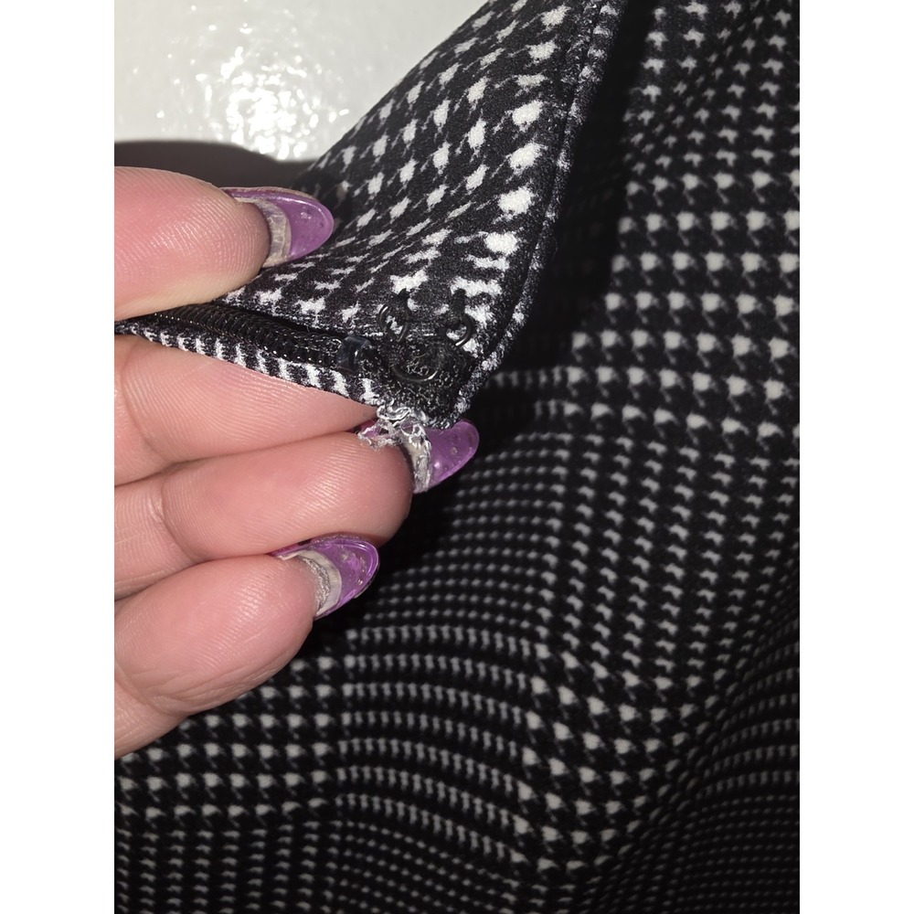 Calvin Klein Women's Plaid Sheath Dress Black Gray Floral Appliqué Size 10 - Picture 9 of 9